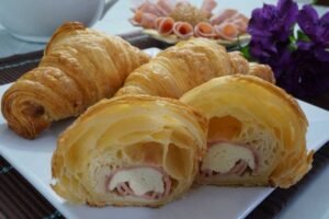 Croissant de jamón y queso